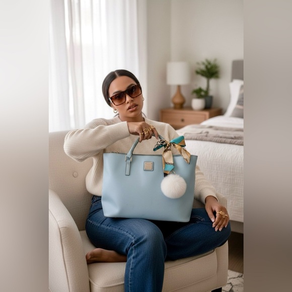 Handbags - 4FER EUC Baby Blue classic Dooney and Bourke Bag